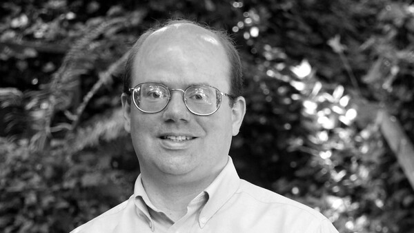 © Larry Sanger via Wikimedia Commons; edited by Jennifer Ehle