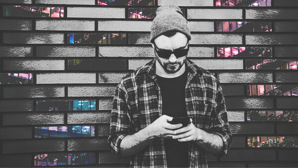 © Illustration: Jennifer Ehle; Images: istock.com/NiKita Filippov, Unsplash/Mike Kononov